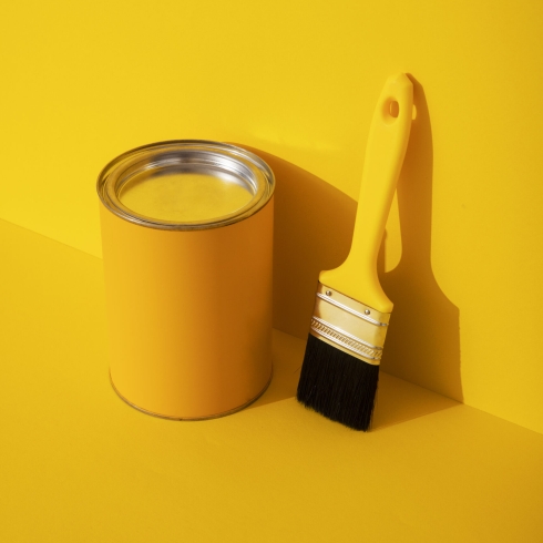 surtido-de-articulos-de-pintura-con-pintura-amarilla(1)